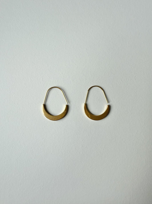 【P015】luna crescent hoop pierce