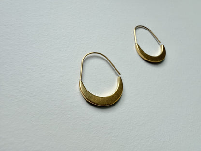 【P015】luna crescent hoop pierce